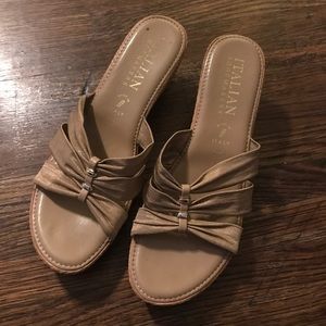 🍁 5/$25 Italian Shoemakers Tan Wedge Sandal